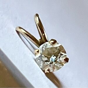 14K Yellow Gold Pendant 0.27 grams w/ Diamond 0.27 carats